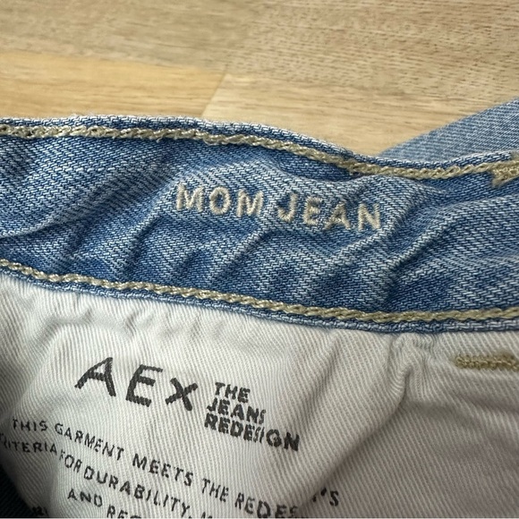 American Eagle Outfitters Light Blue Mom Jean - Picture 4 of 6